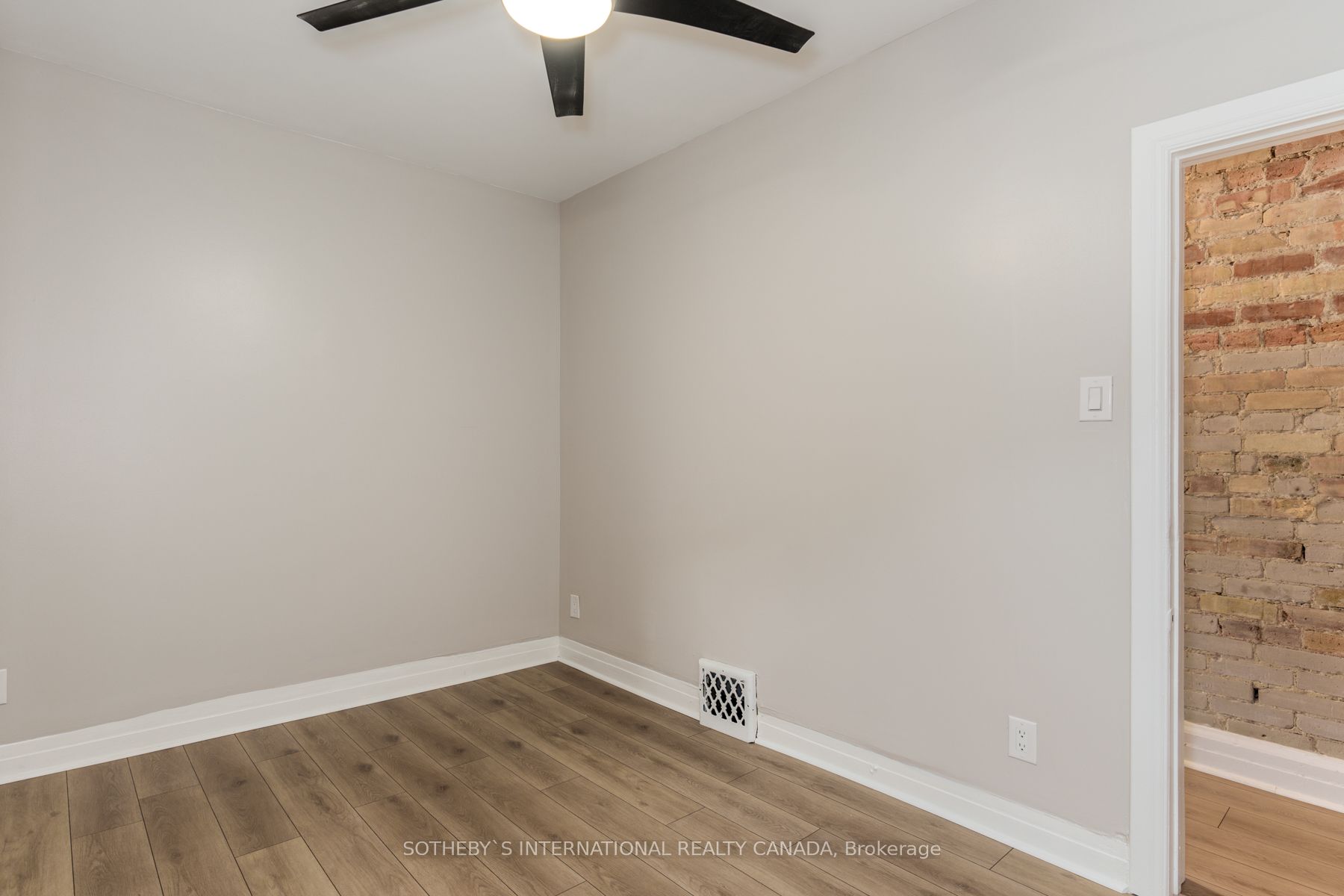 15 Indian Rd Cres, #Upper