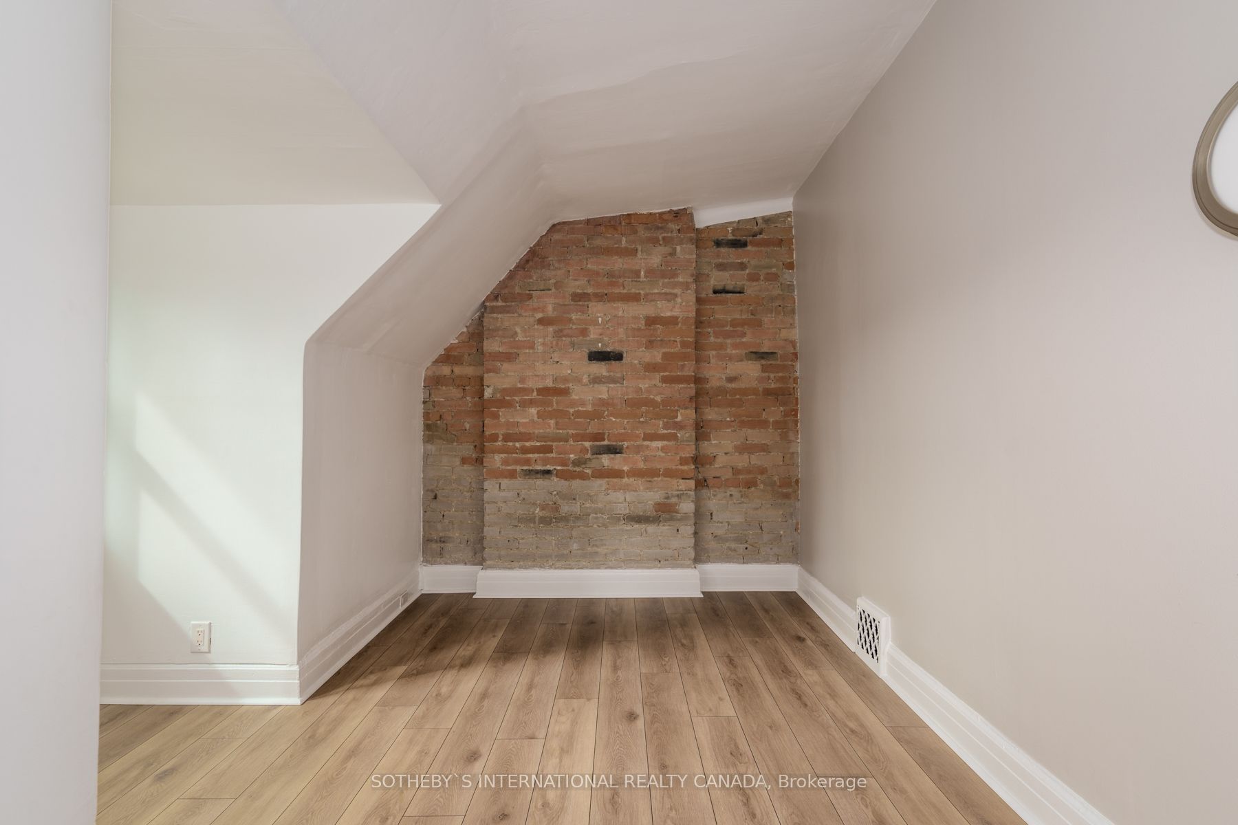 15 Indian Rd Cres, #Upper