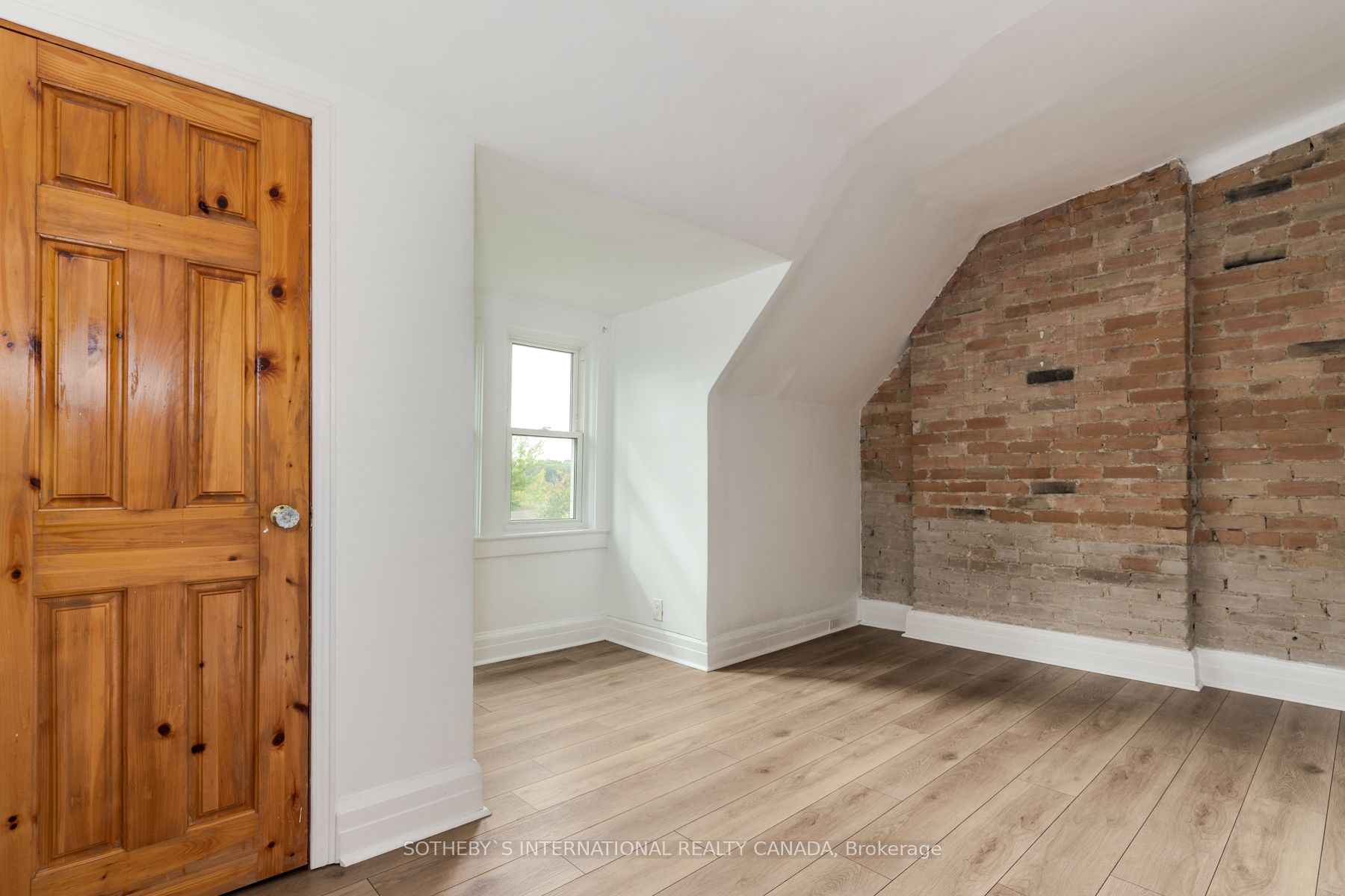 15 Indian Rd Cres, #Upper