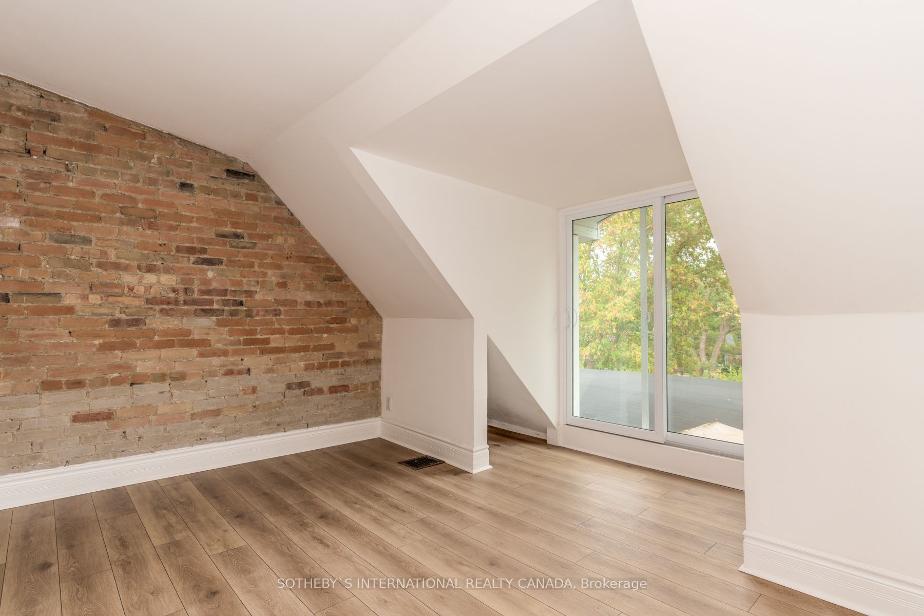 15 Indian Rd Cres, #Upper