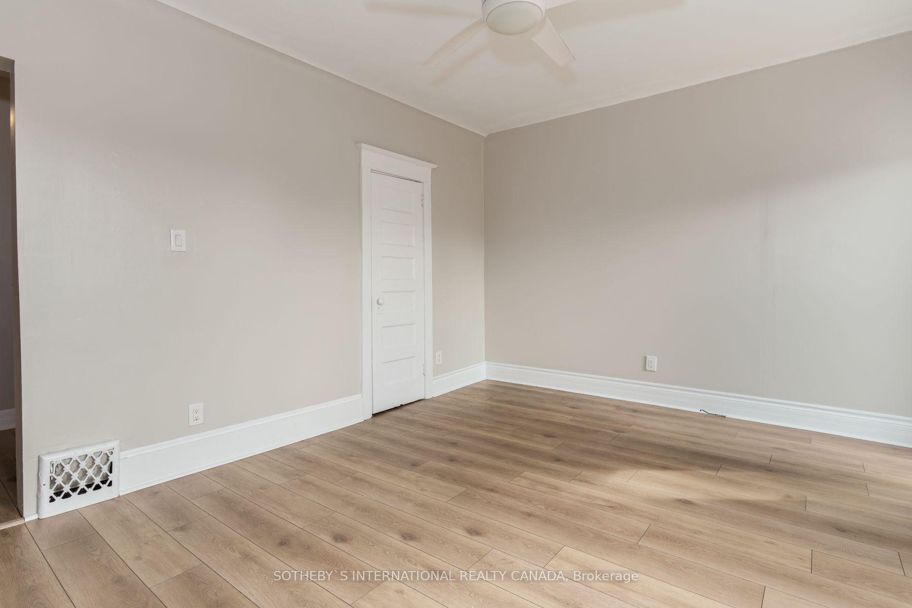 15 Indian Rd Cres, #Upper