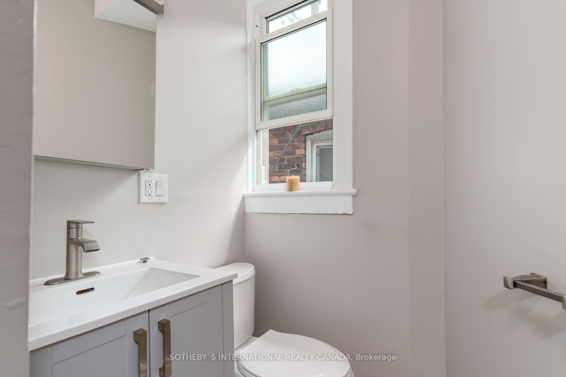 15 Indian Rd Cres, #Upper