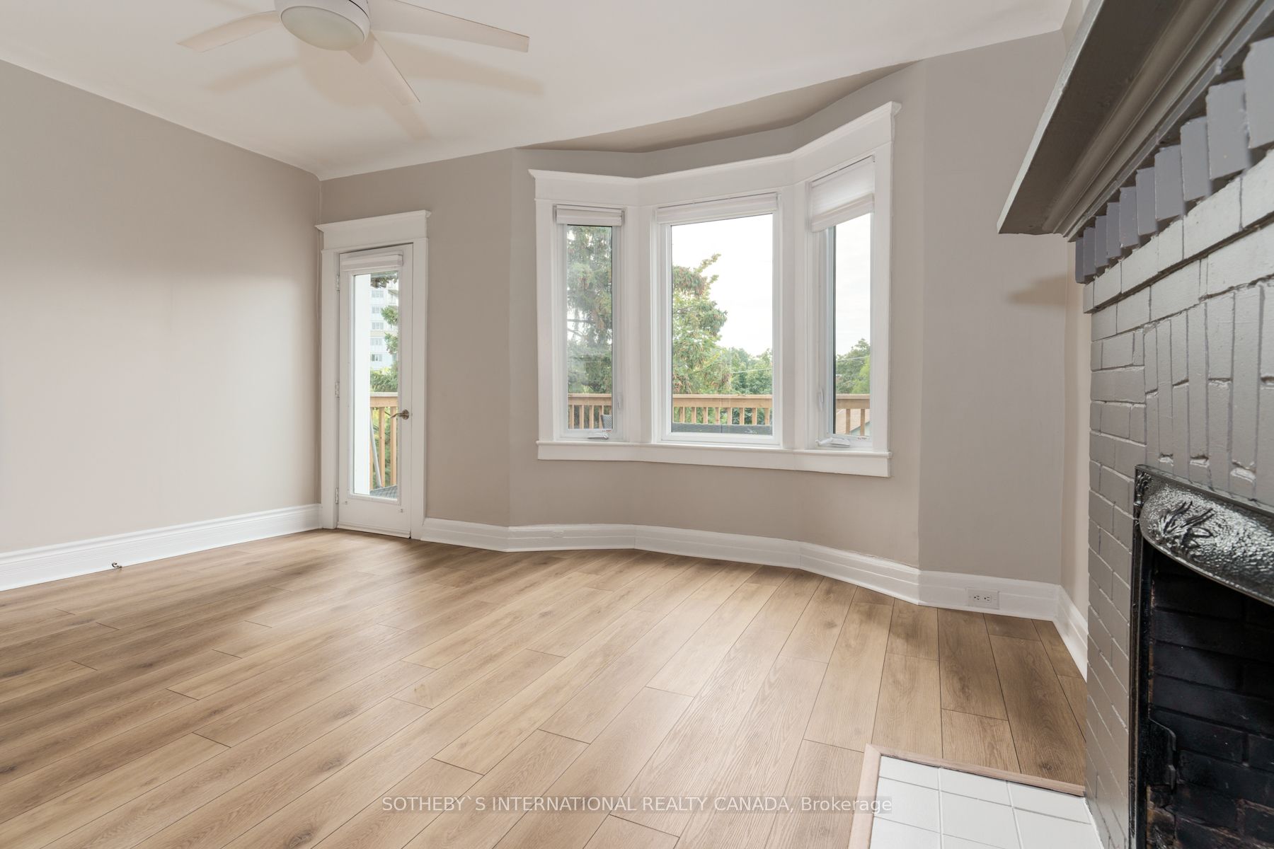 15 Indian Rd Cres, #Upper
