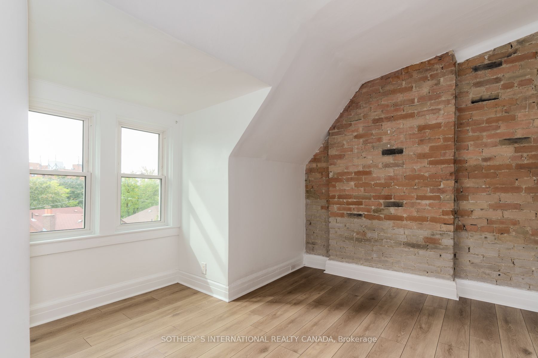 15 Indian Rd Cres, #Upper