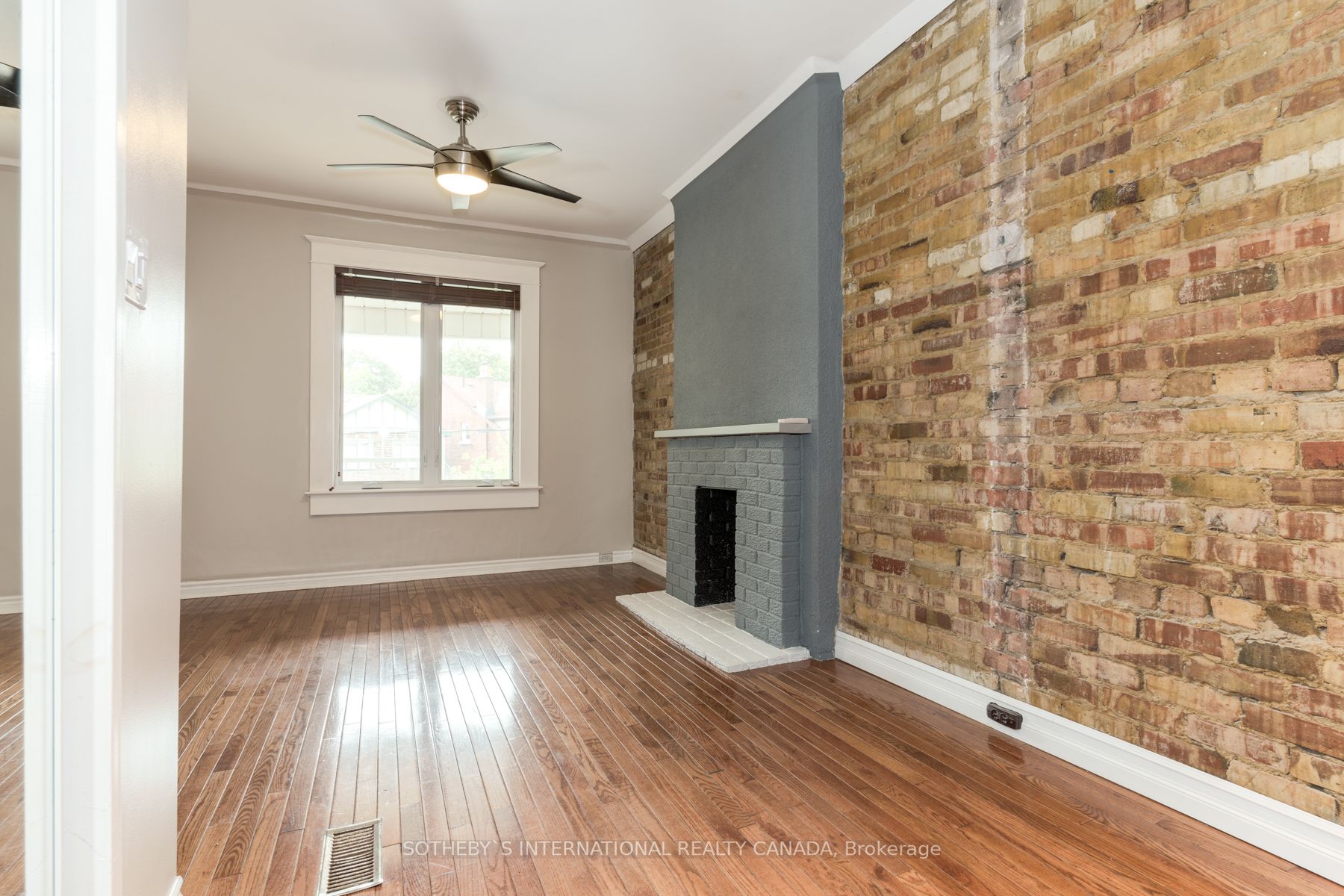 15 Indian Rd Cres, #Main