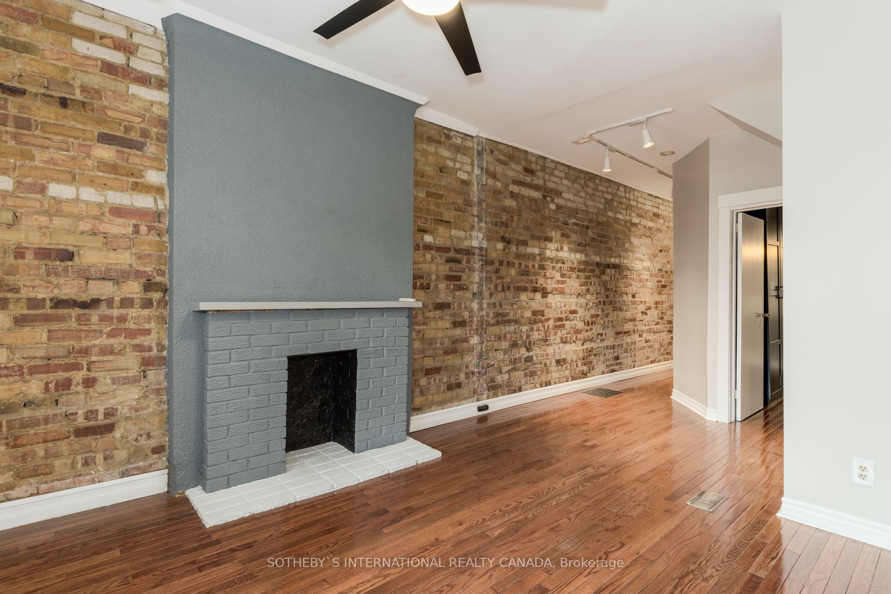 15 Indian Rd Cres, #Main