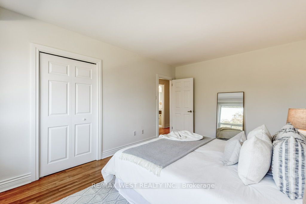54 Waterbury Dr