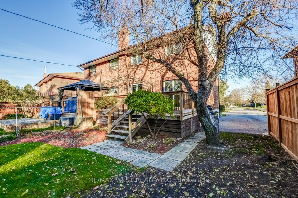 54 Waterbury Dr