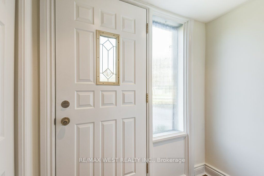 54 Waterbury Dr