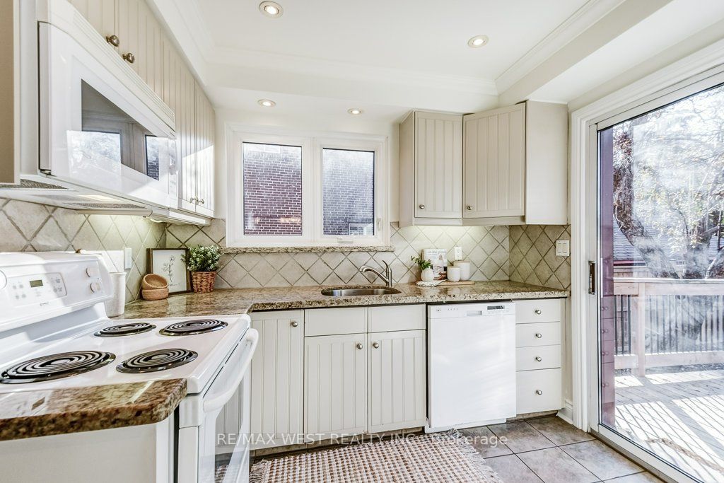 54 Waterbury Dr