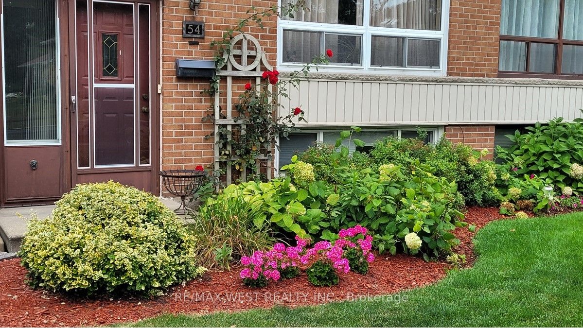 54 Waterbury Dr