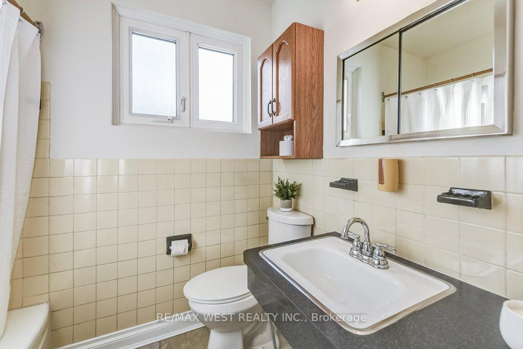 54 Waterbury Dr