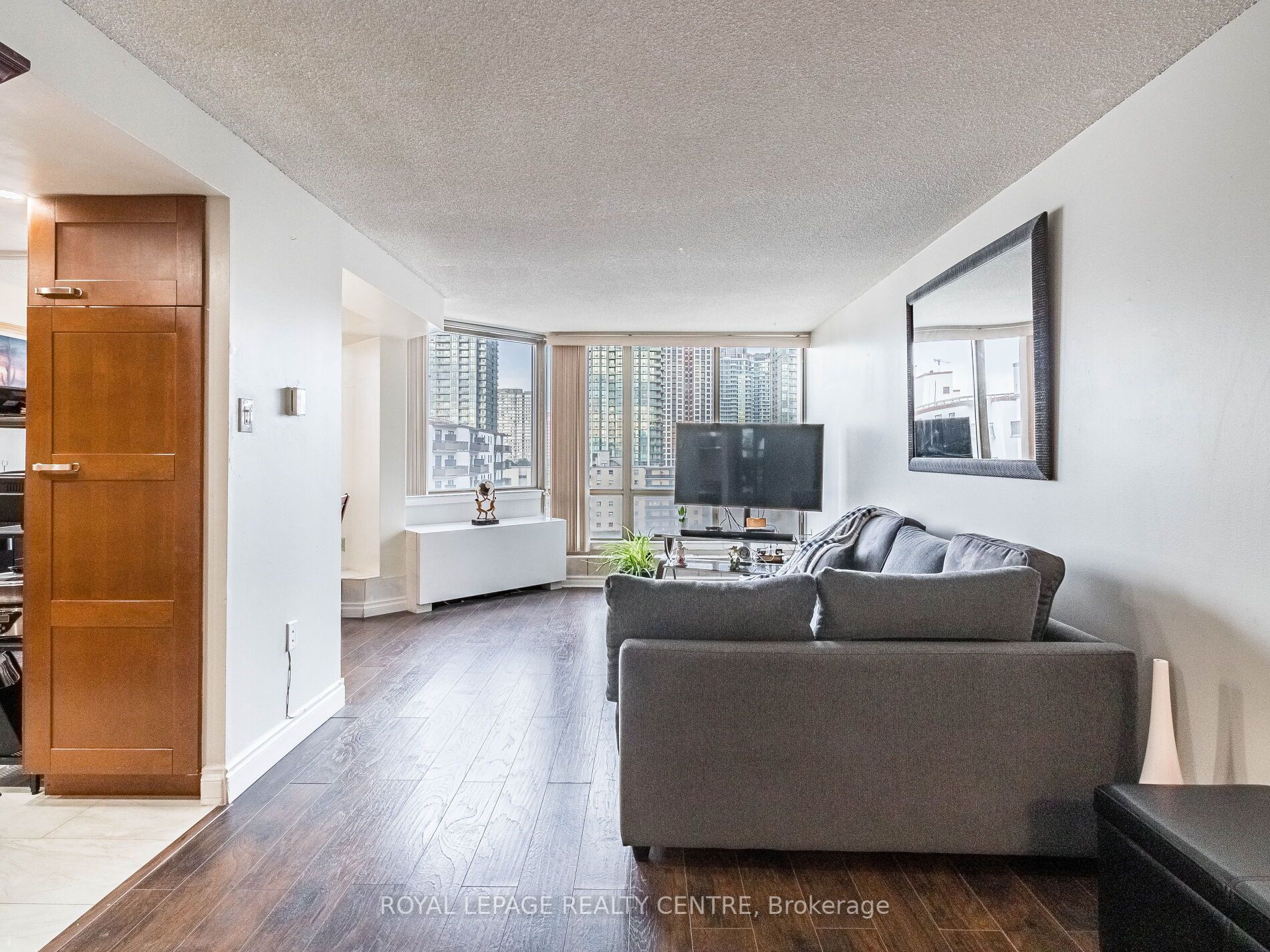 25 Fairview Rd W, #1011