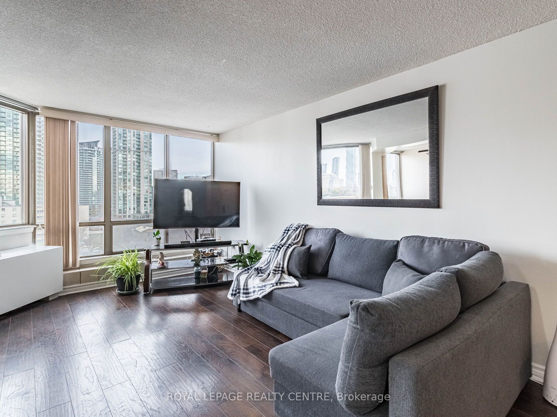 25 Fairview Rd W, #1011