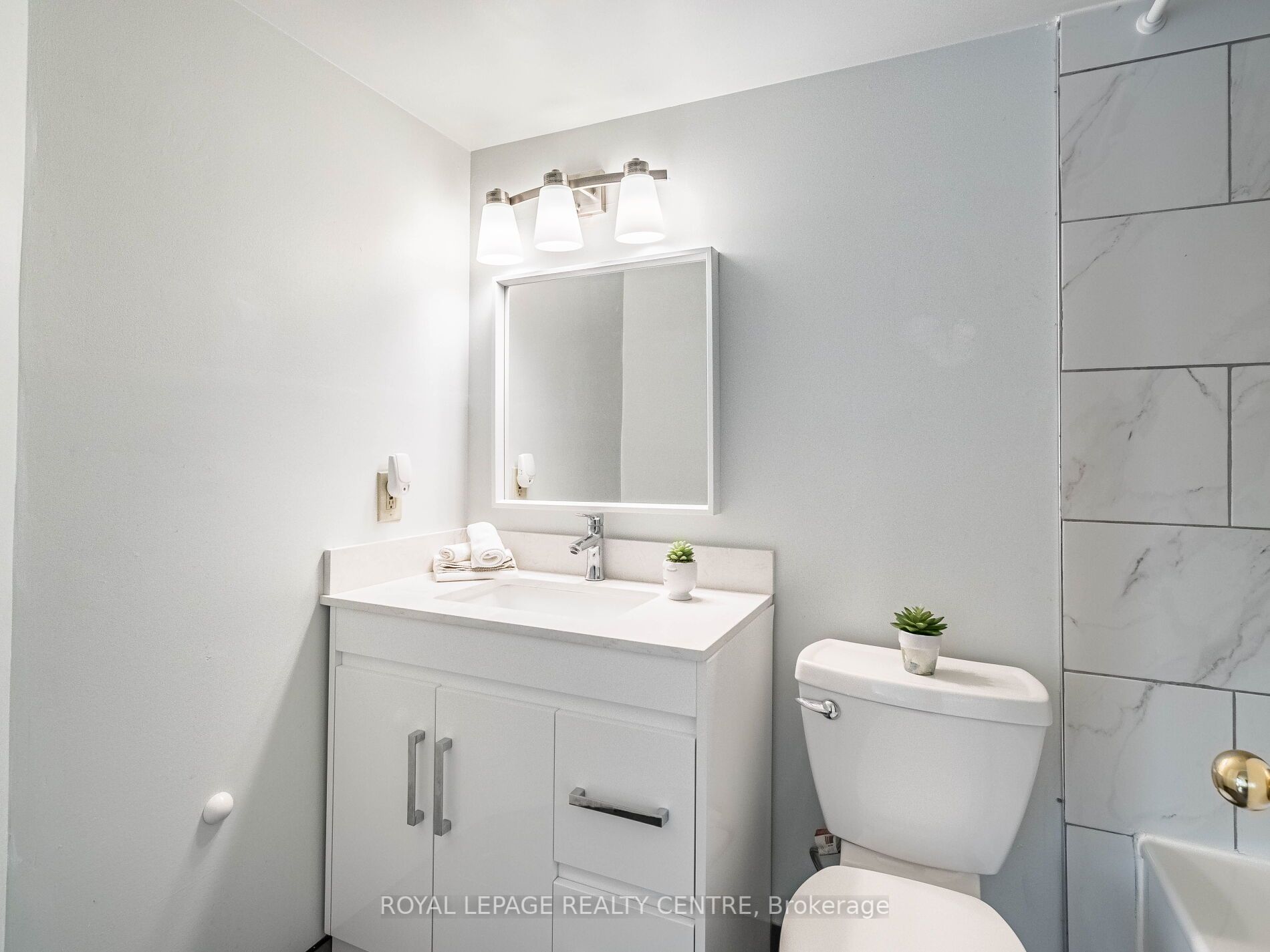 25 Fairview Rd W, #1011