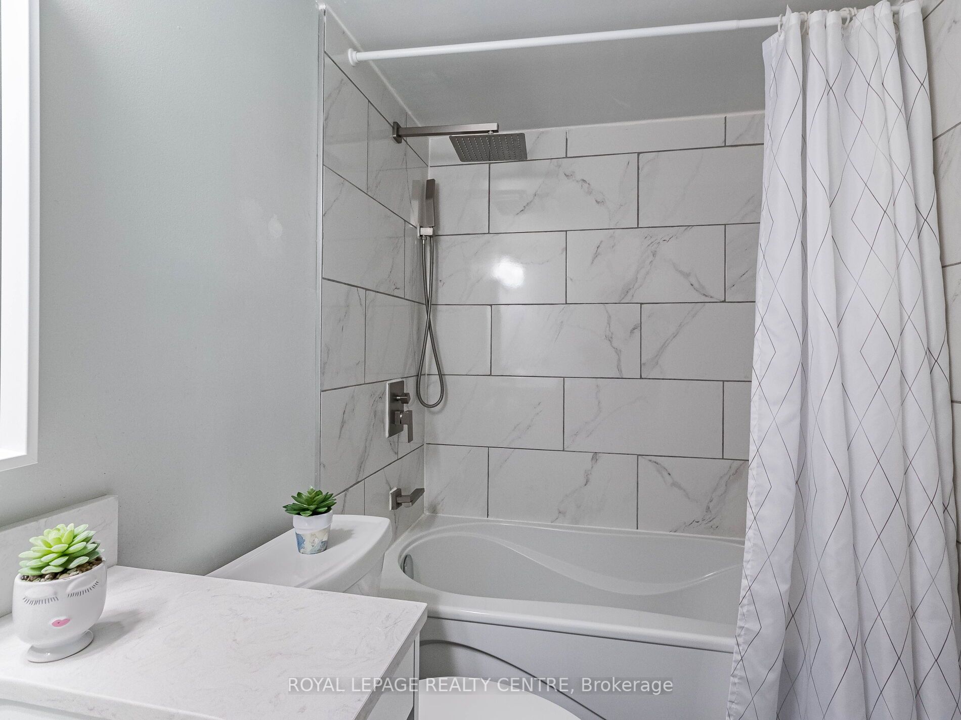 25 Fairview Rd W, #1011