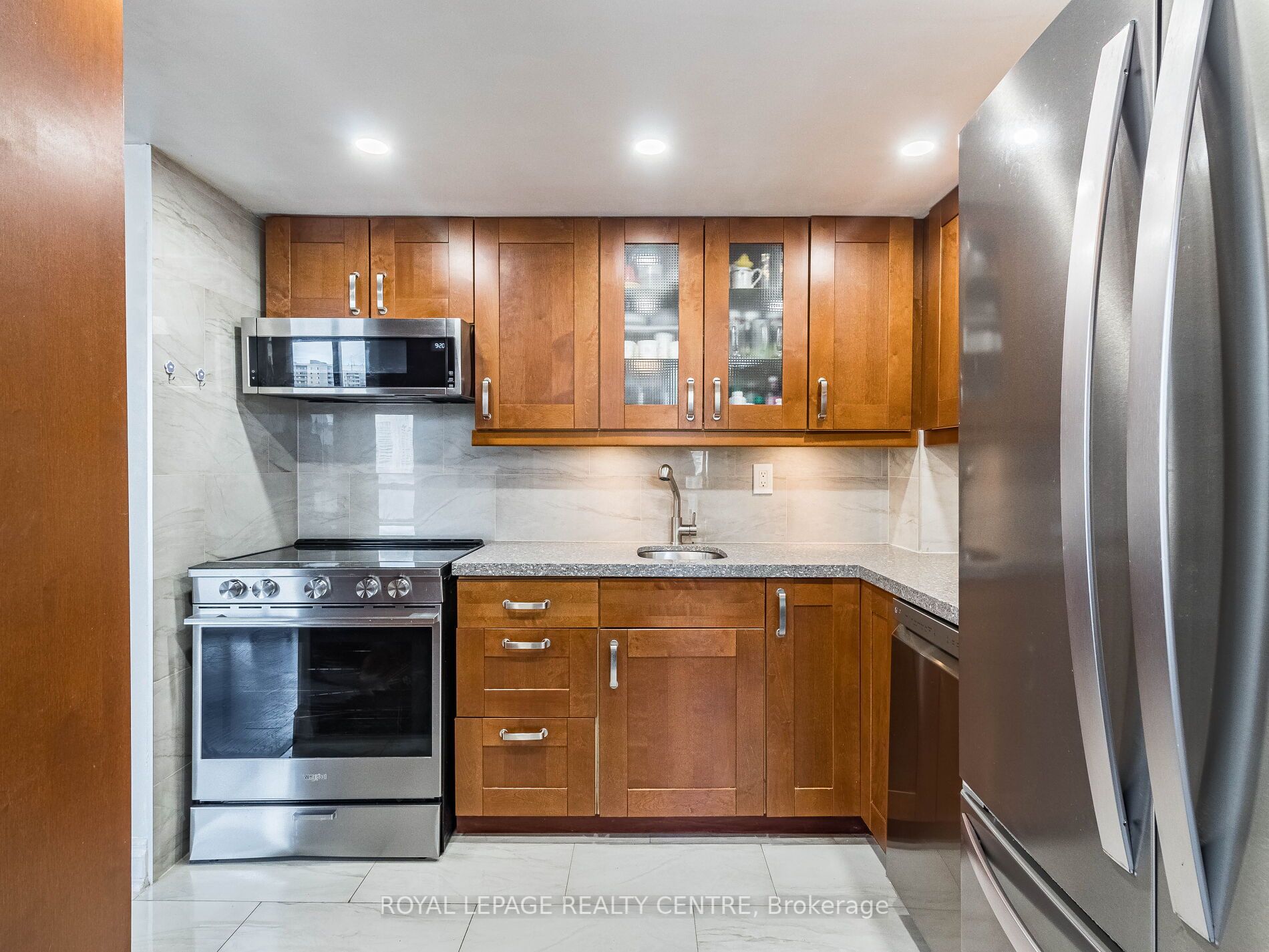 25 Fairview Rd W, #1011