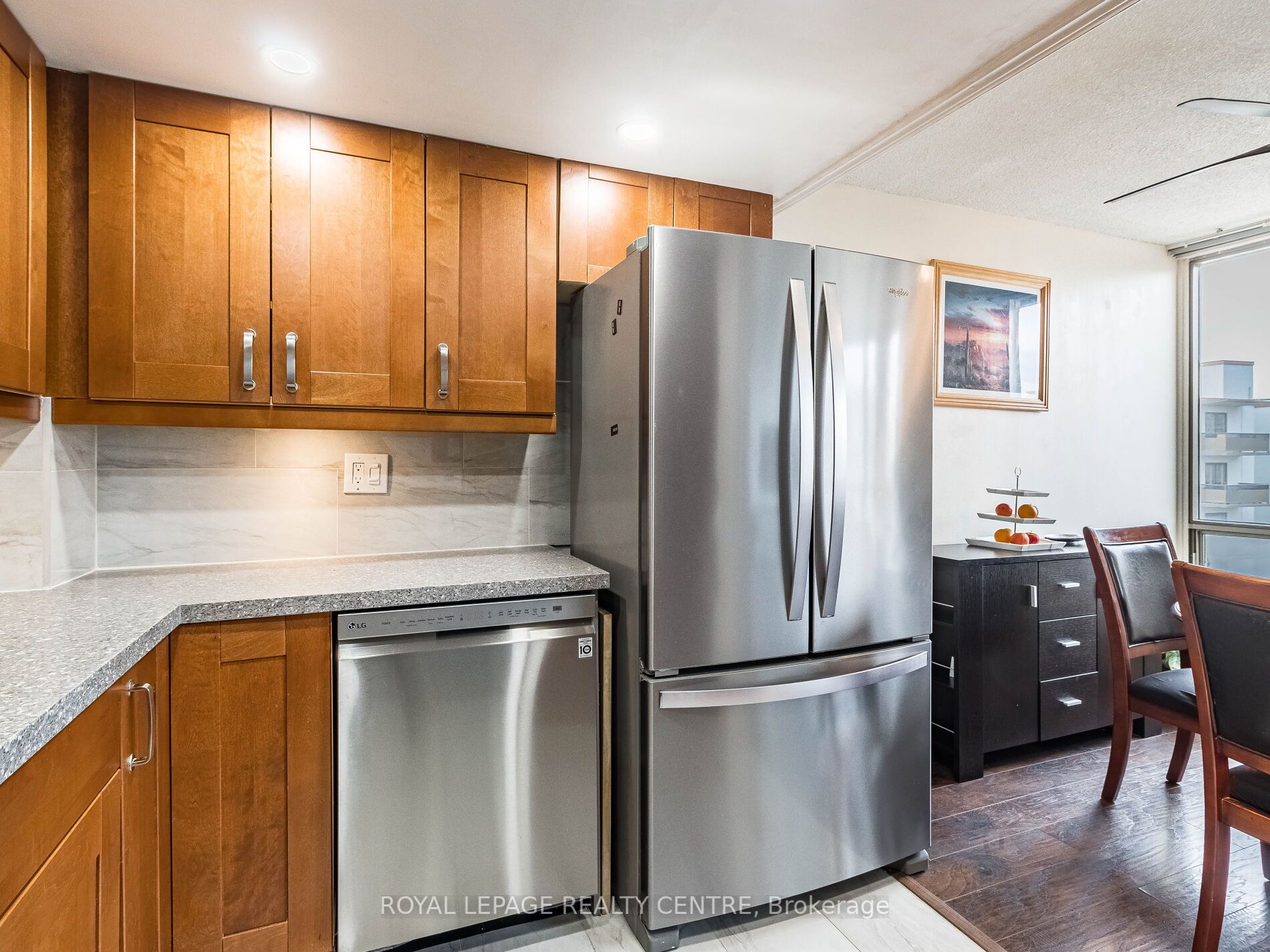 25 Fairview Rd W, #1011