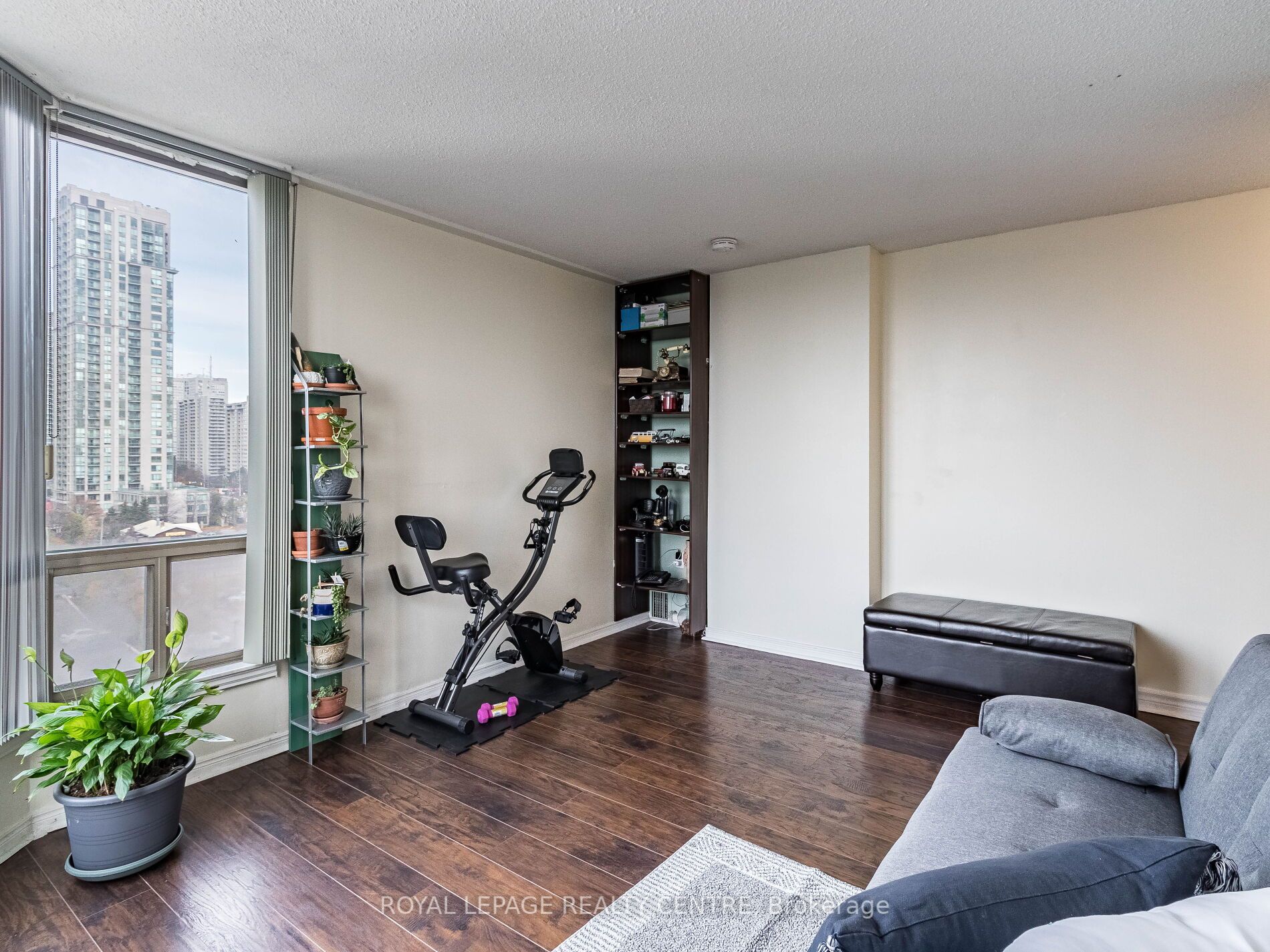 25 Fairview Rd W, #1011