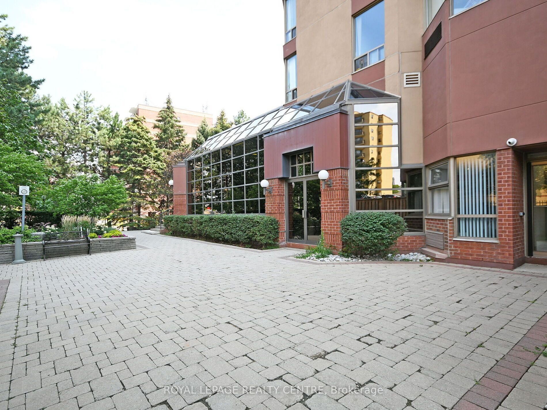 25 Fairview Rd W, #1011