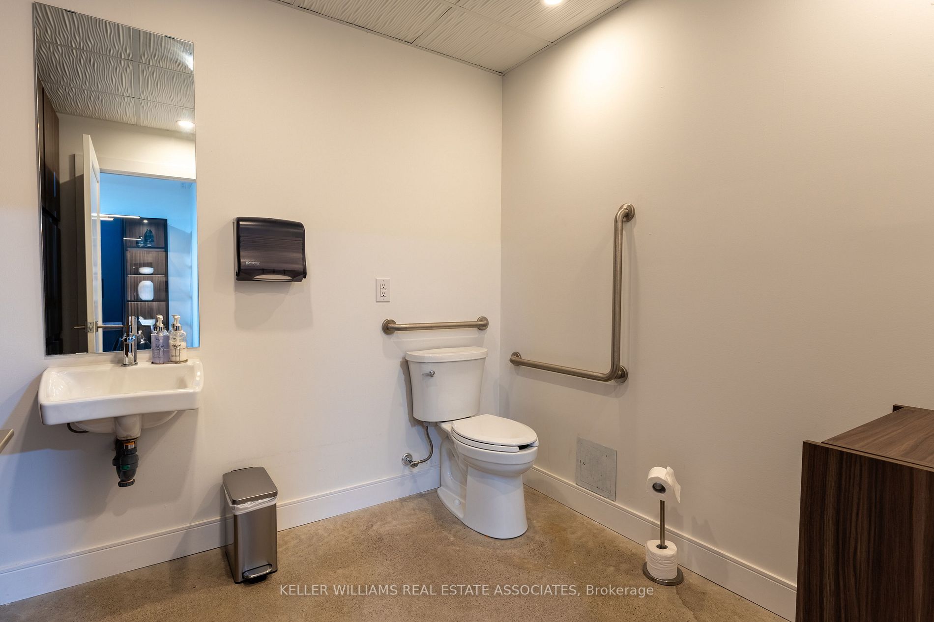 1235 Queensway E, #14