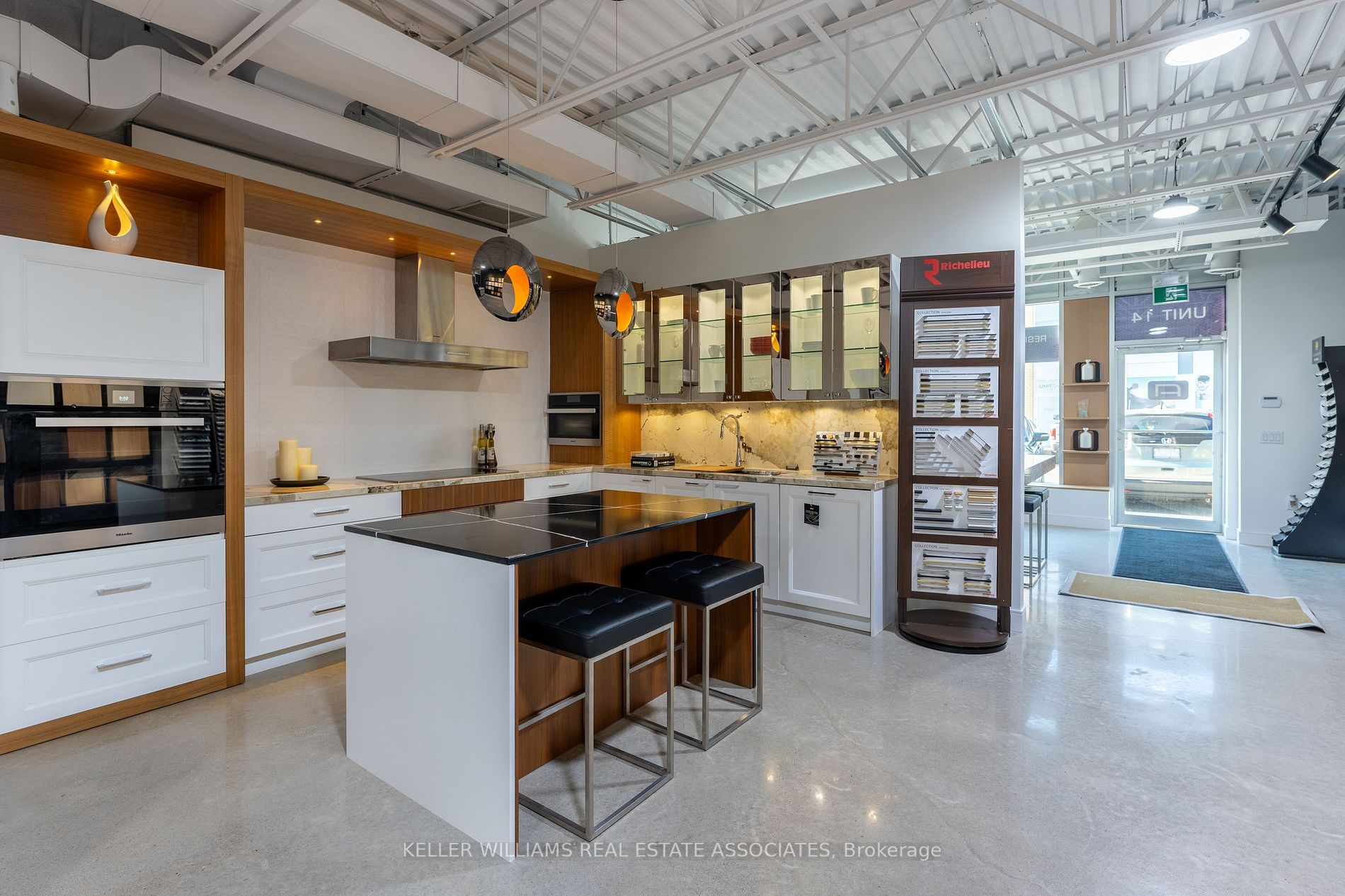 1235 Queensway E, #14