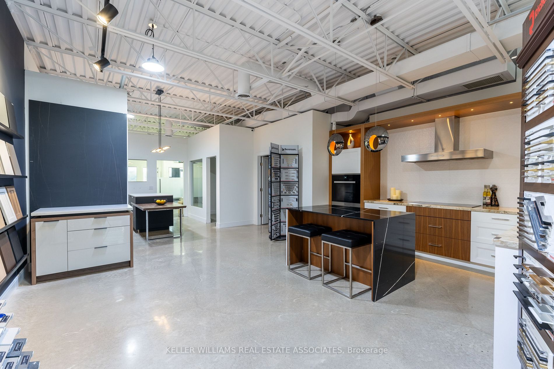 1235 Queensway E, #14