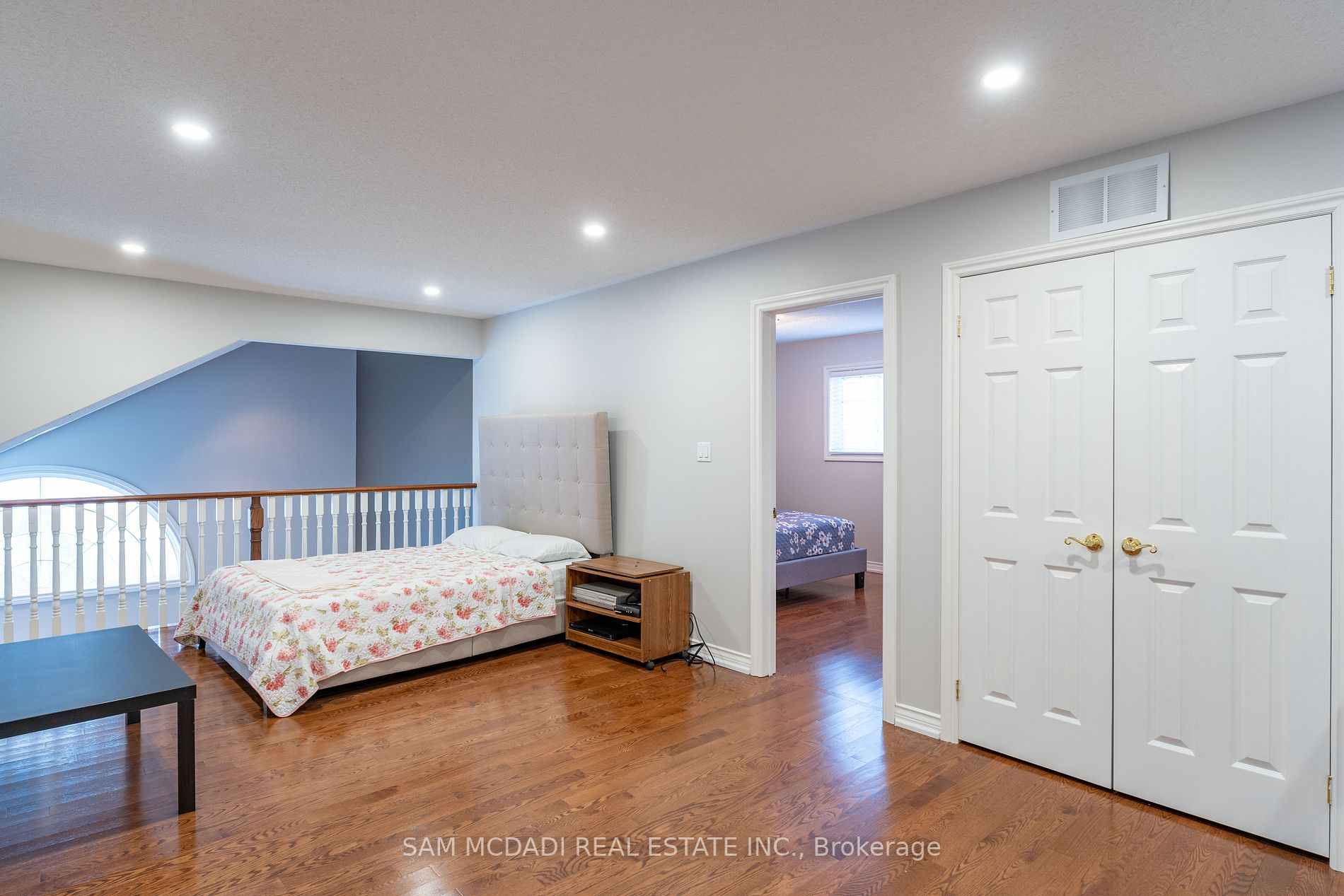 10 Stonehart St