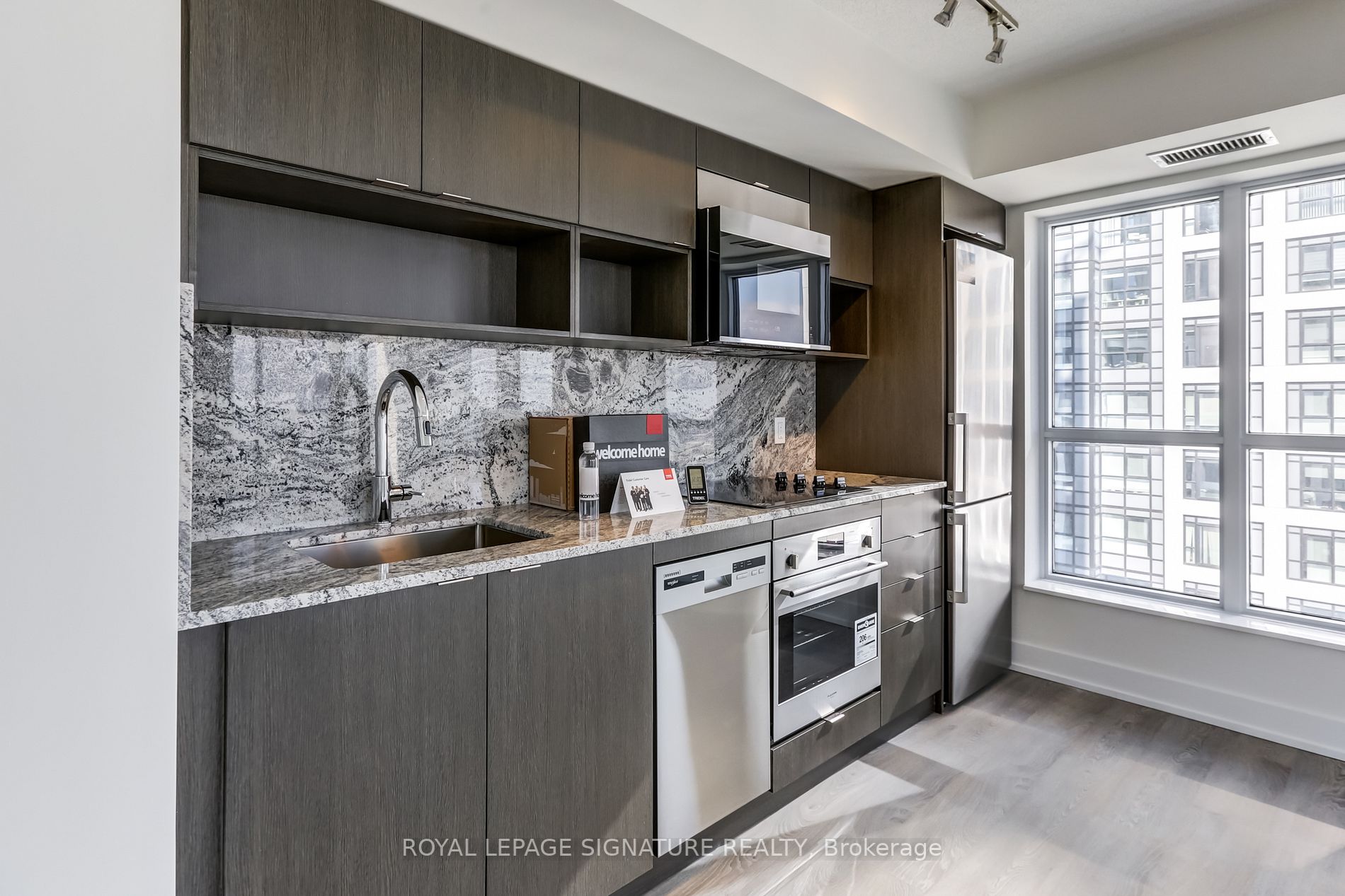 9 Mabelle Ave, #2822