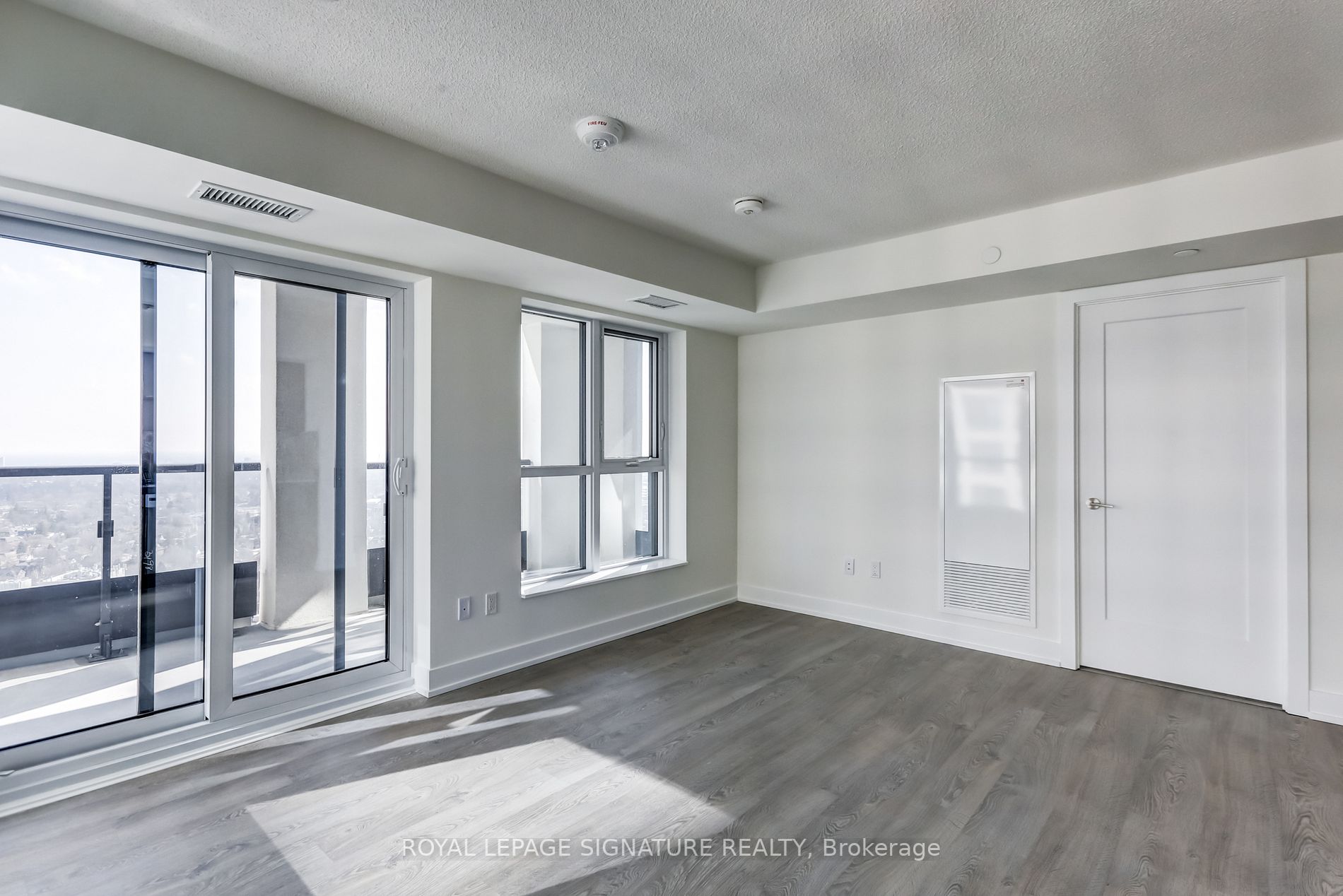 9 Mabelle Ave, #2822