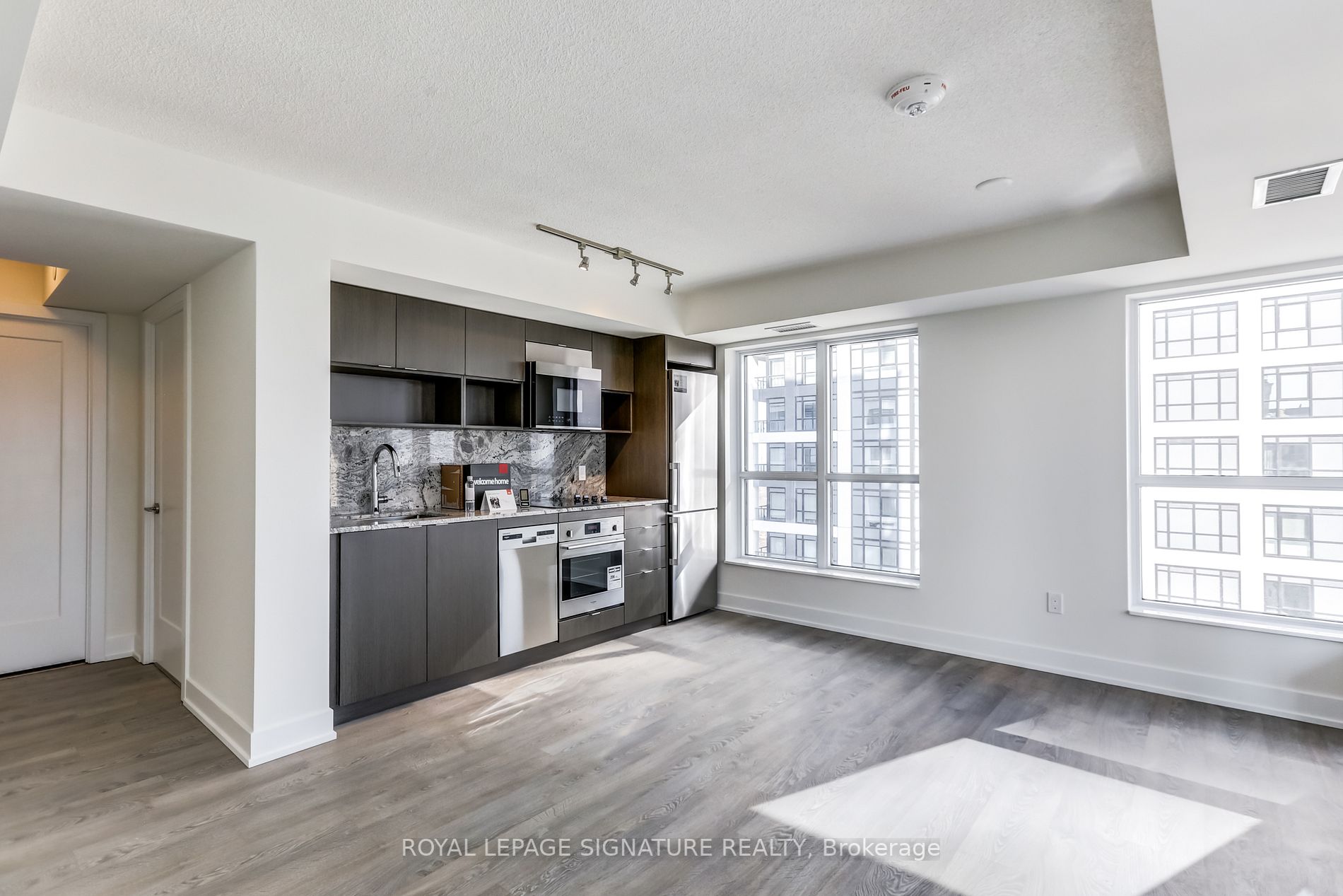 9 Mabelle Ave, #2822