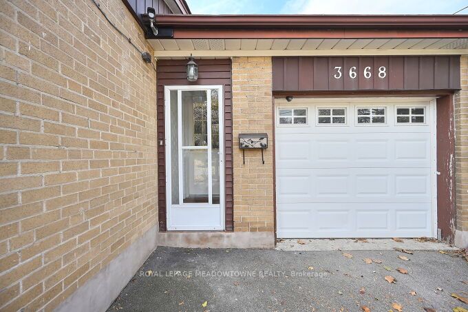 3668 The Credit Woodlands Rd