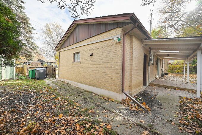 3668 The Credit Woodlands Rd