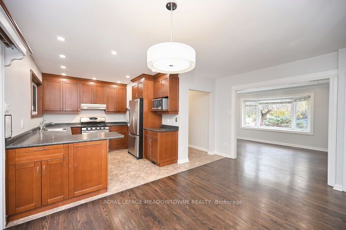 3668 The Credit Woodlands Rd
