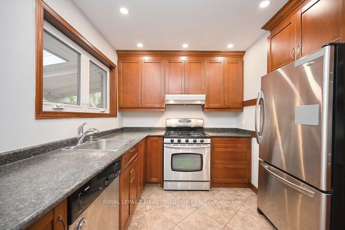 3668 The Credit Woodlands Rd