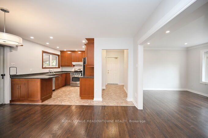 3668 The Credit Woodlands Rd