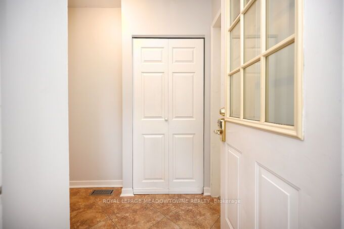 3668 The Credit Woodlands Rd