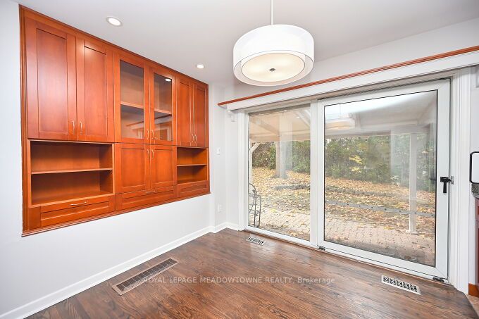 3668 The Credit Woodlands Rd