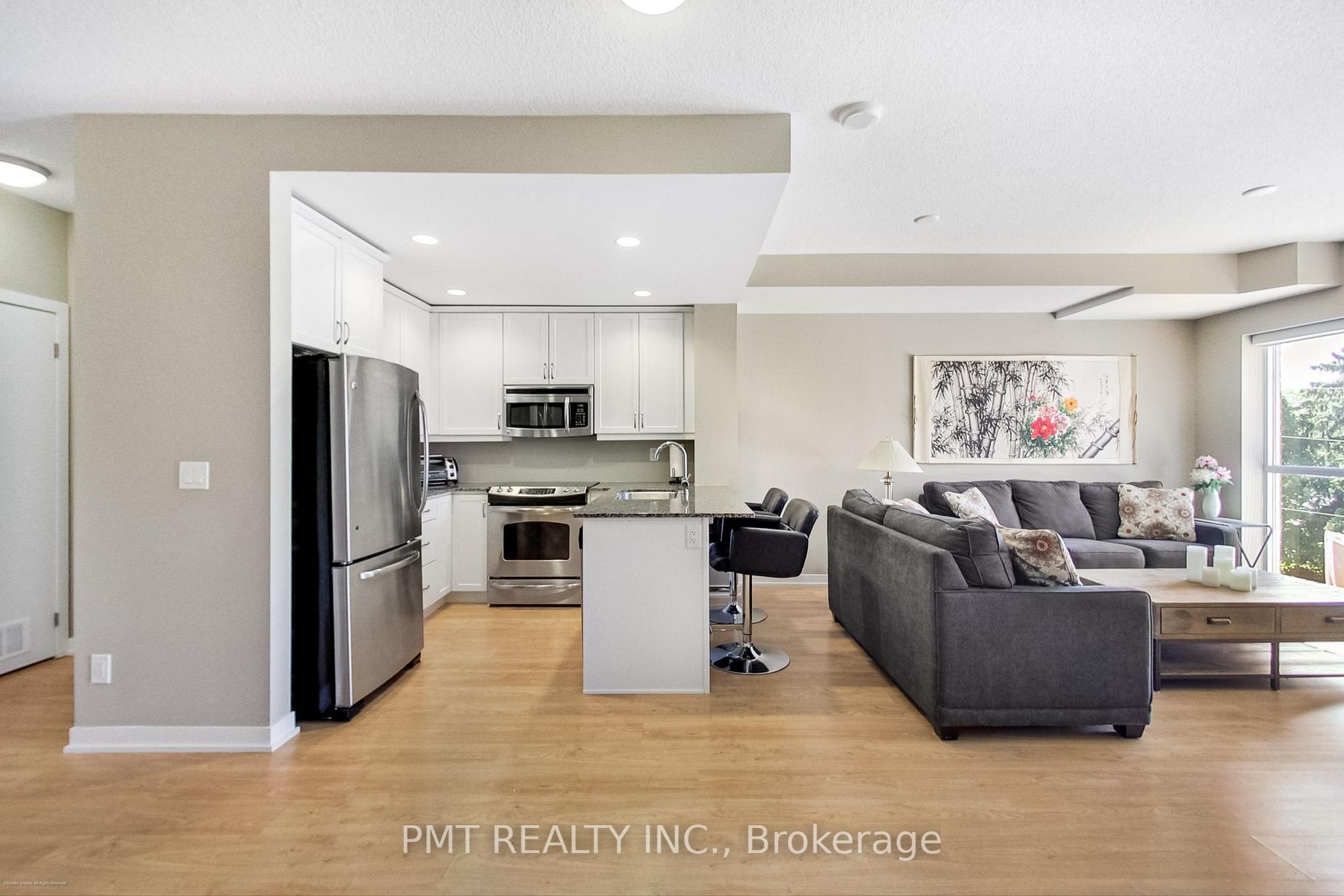 551 Maple Ave, #405