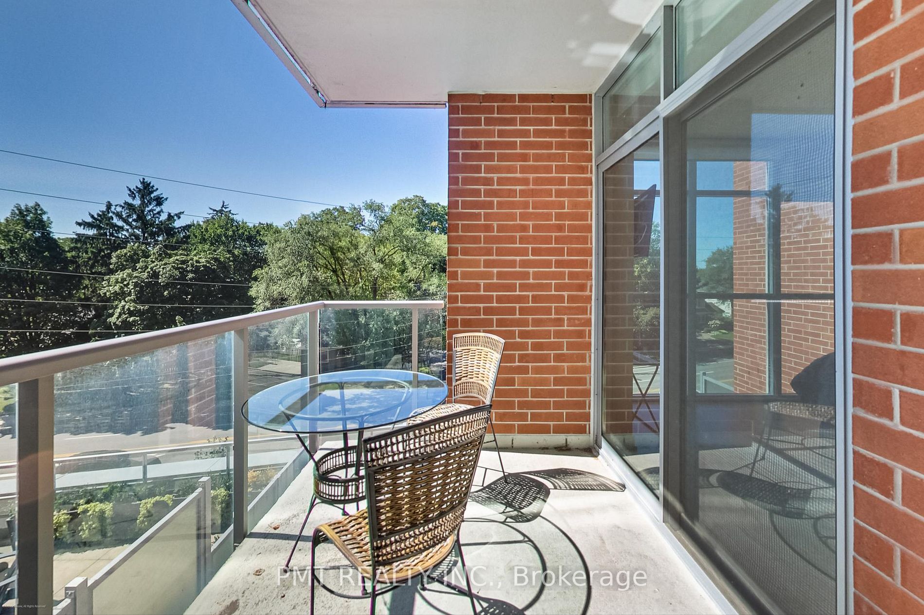 551 Maple Ave, #405