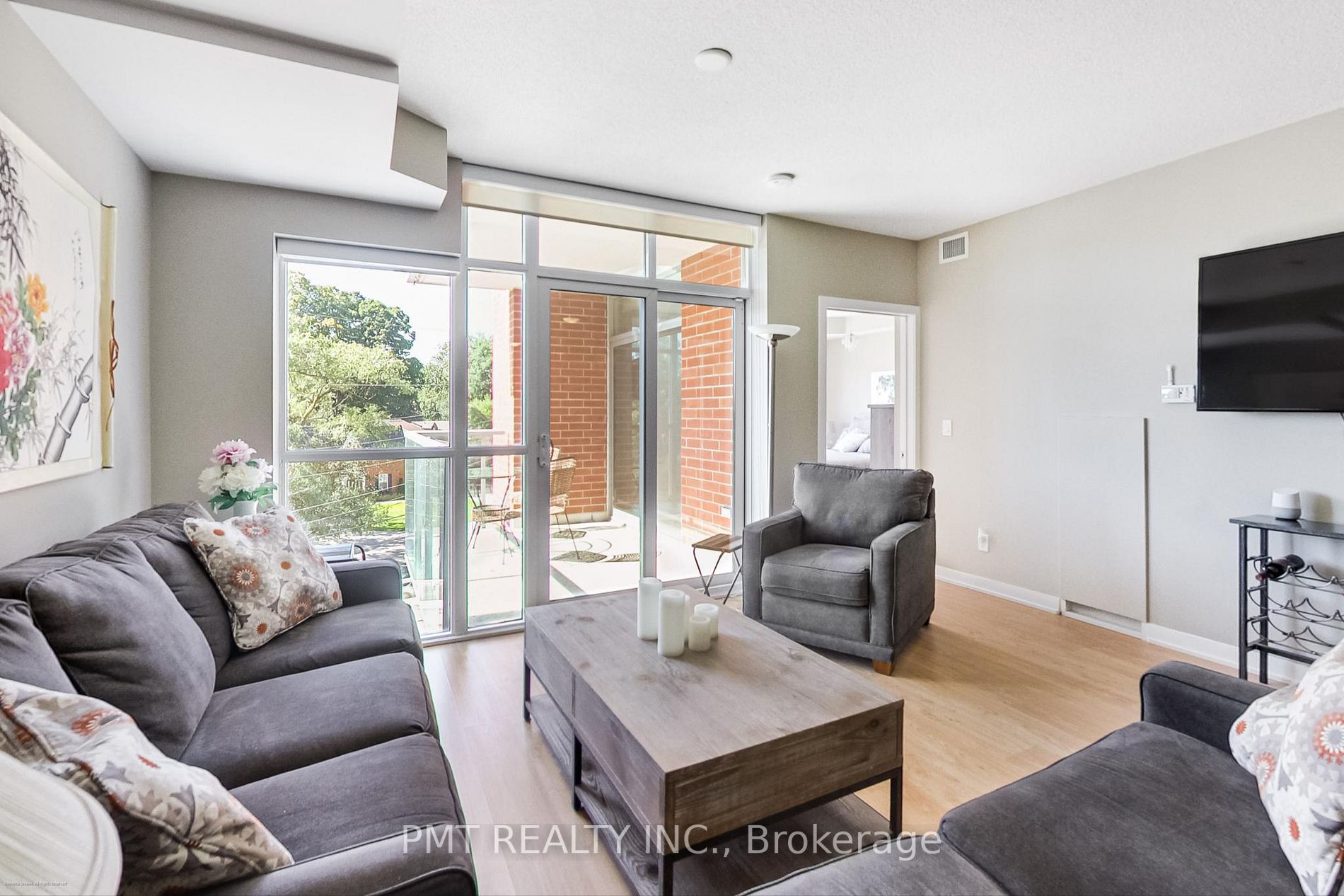 551 Maple Ave, #405