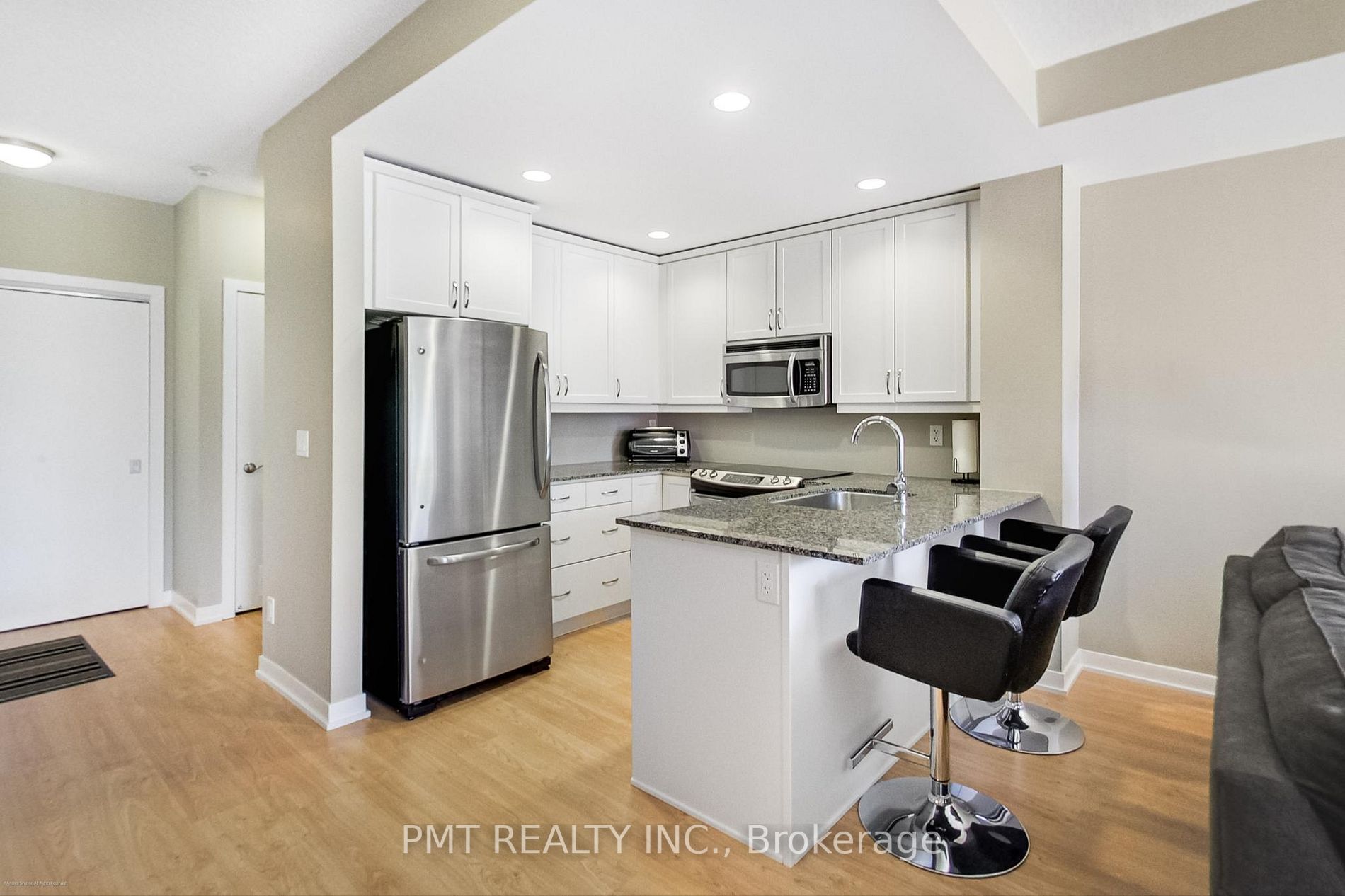 551 Maple Ave, #405