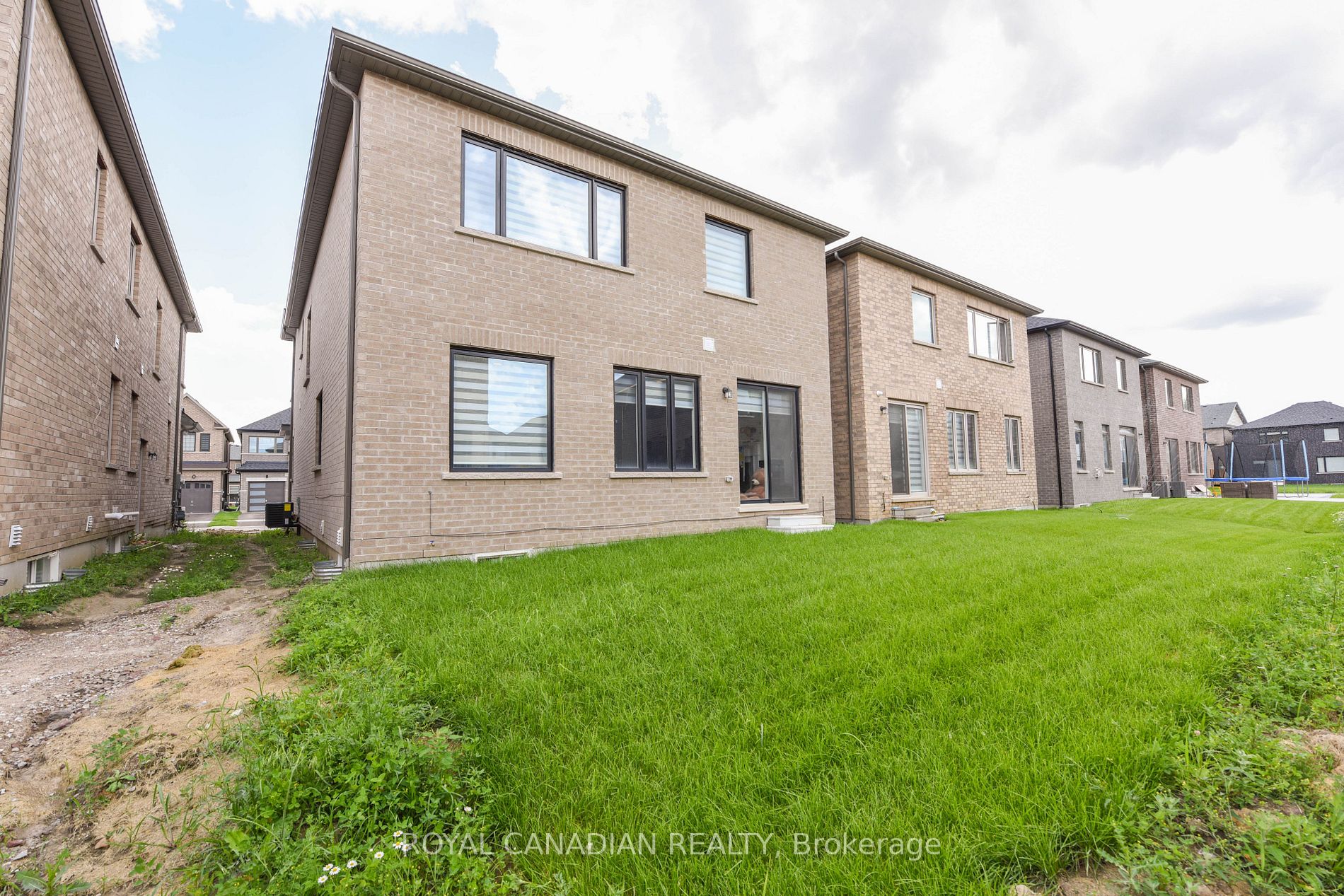 32 Spinland St