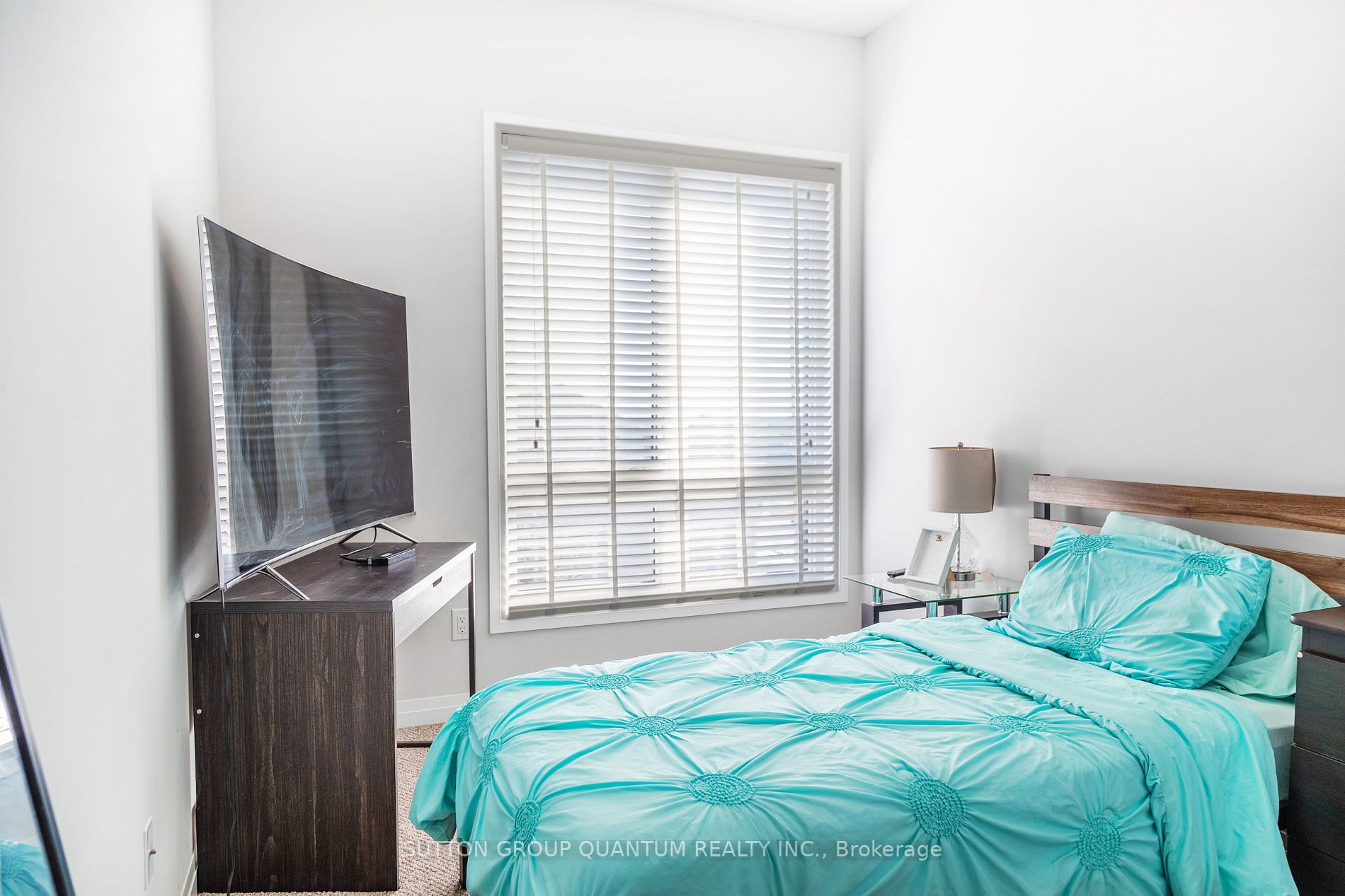 1206 Main St E, #206