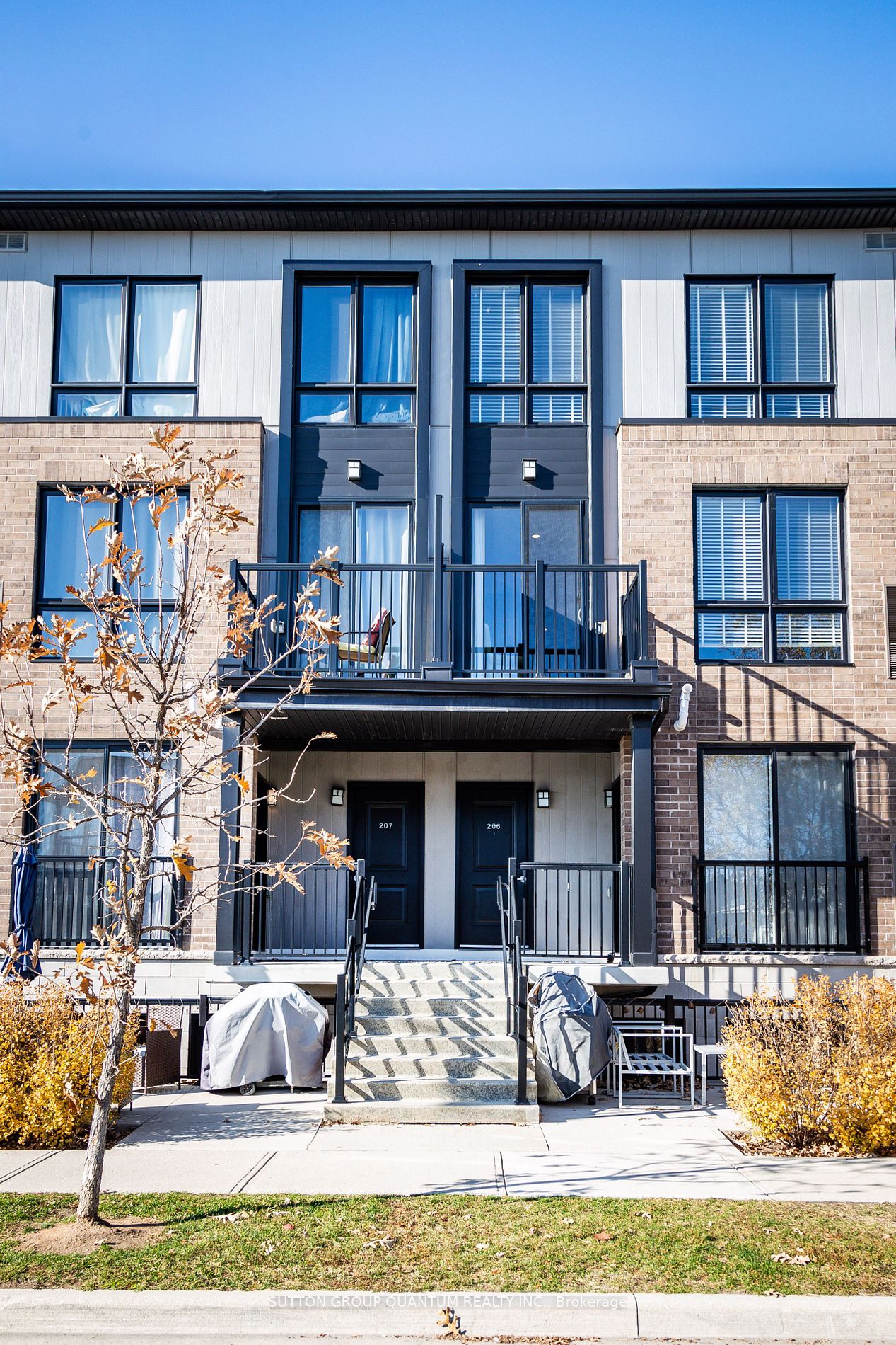1206 Main St E, #206