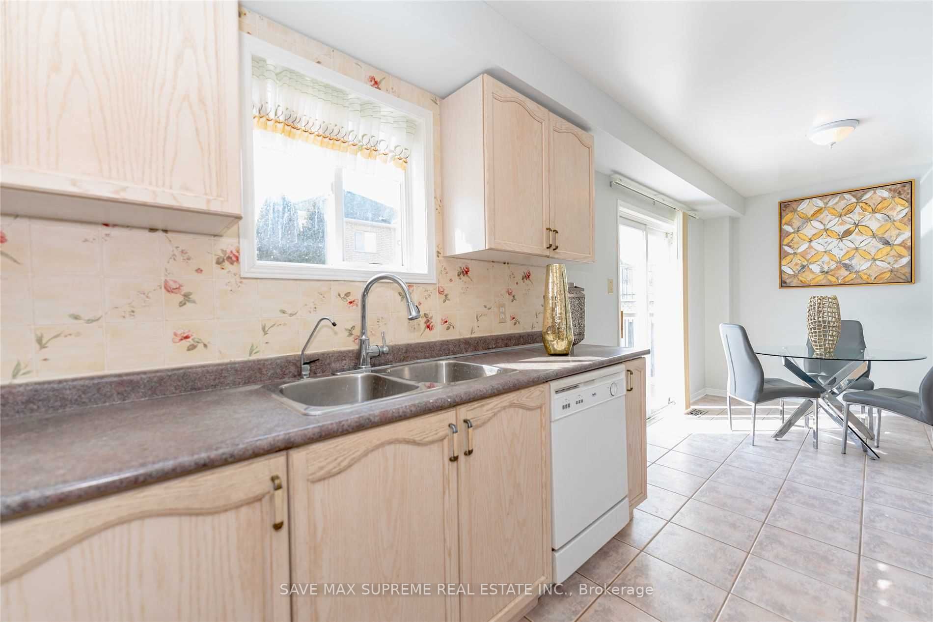 60 Fordwich Blvd