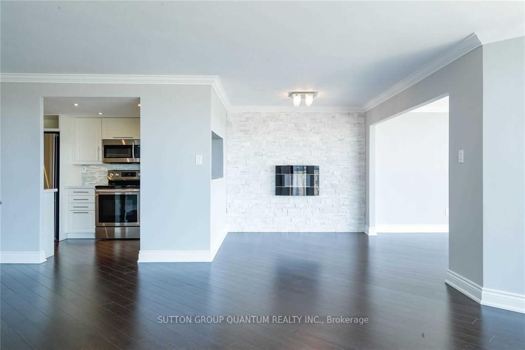 2091 Hurontario St, #1005