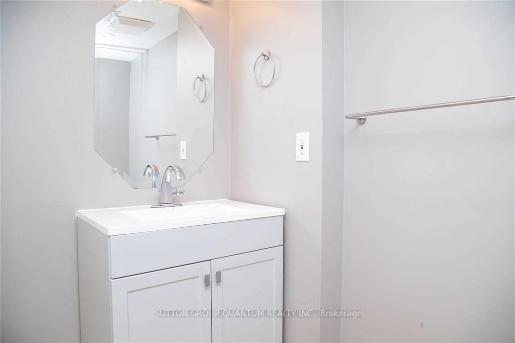 2091 Hurontario St, #1005