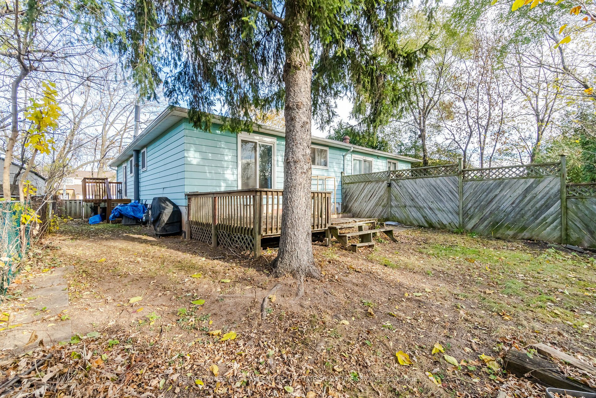 1549 Newlands Cres