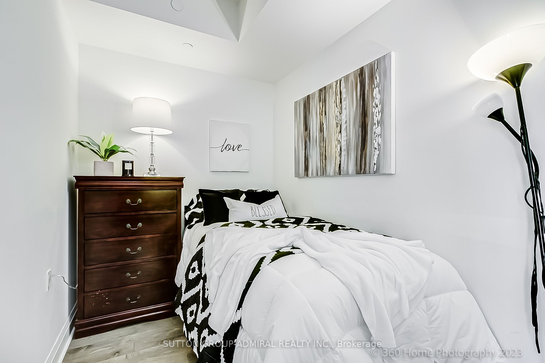 15 Zorra St, #1006